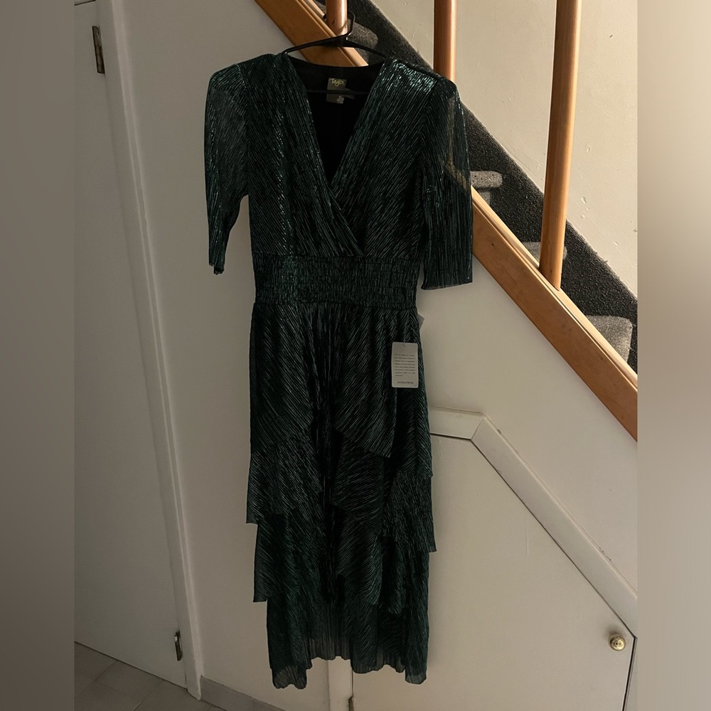 Green elbow length midi dress